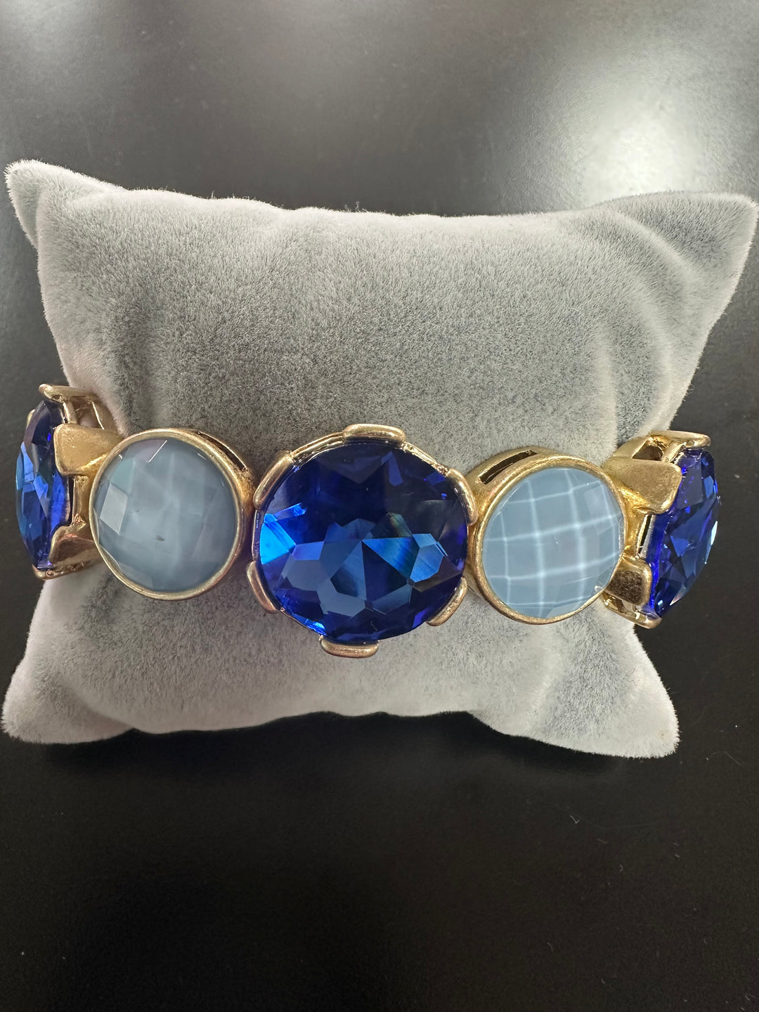 Lg. faceted Rd. stone Bracelets