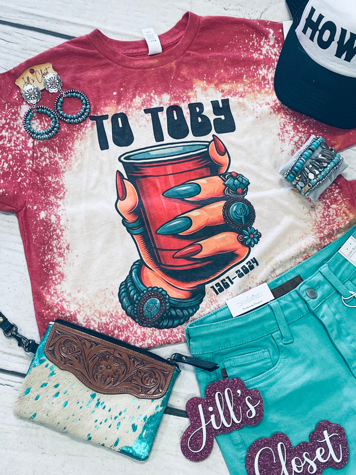 Red solo cup and turquoise tee