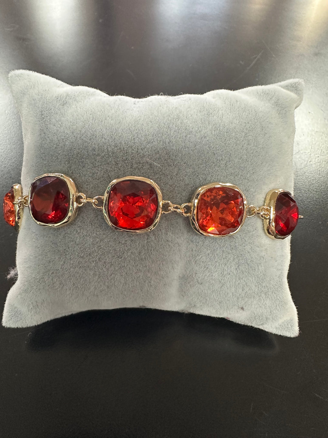 June’s Sq. Faceted Bracelet