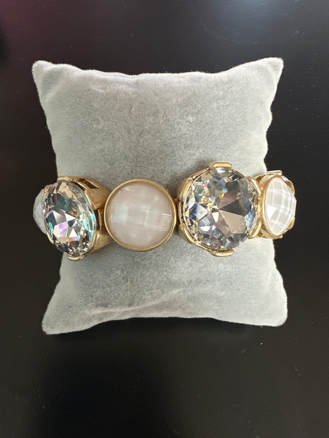Lg. faceted Rd. stone Bracelets