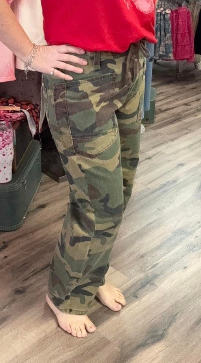 Camo Barrel Crop Pants