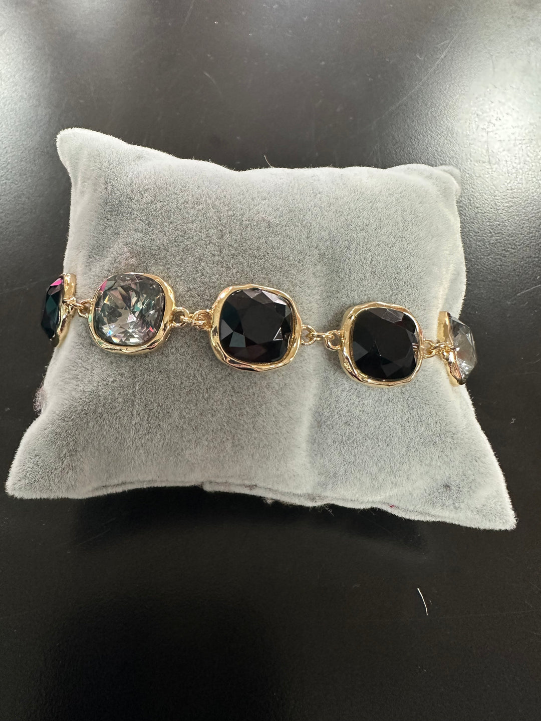 June’s Sq. Faceted Bracelet