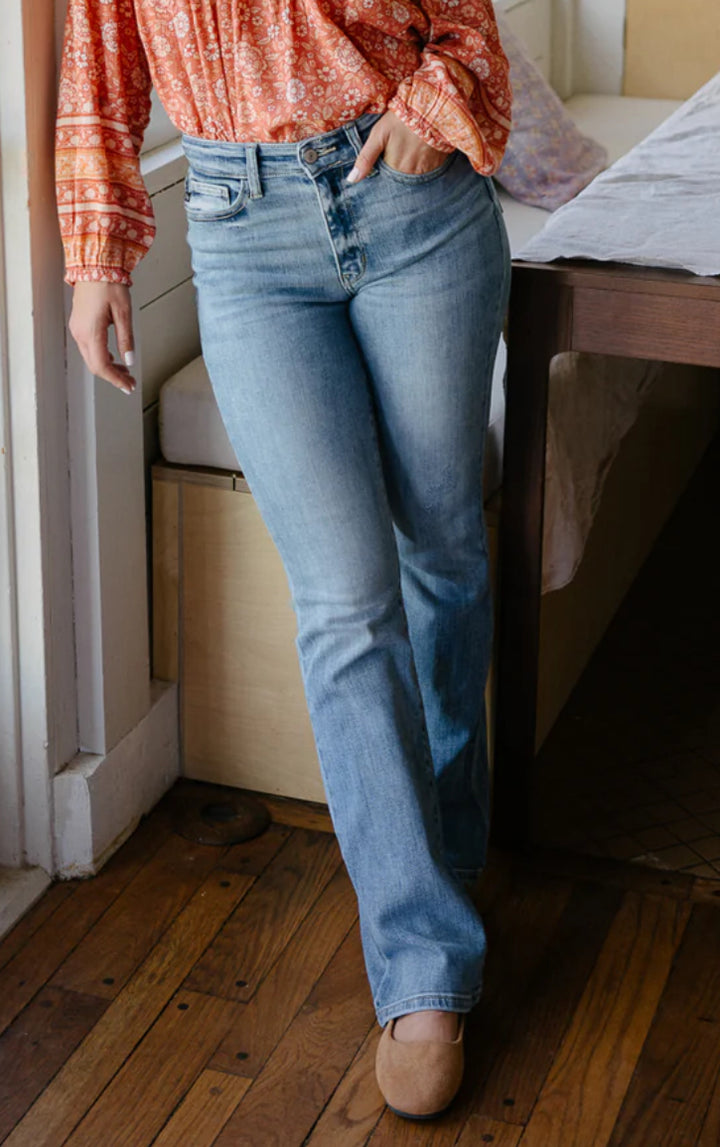 Judy Blue Mid Rise Boot Cut Vintage Wash