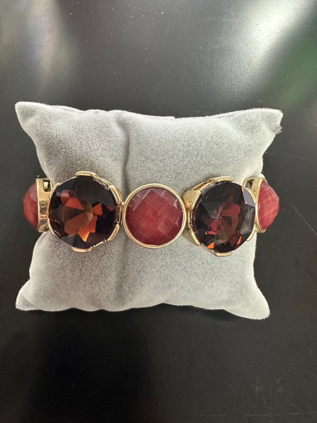 Lg. faceted Rd. stone Bracelets