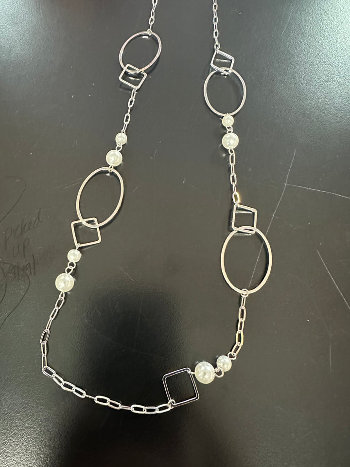 Geometric Pearl Necklace