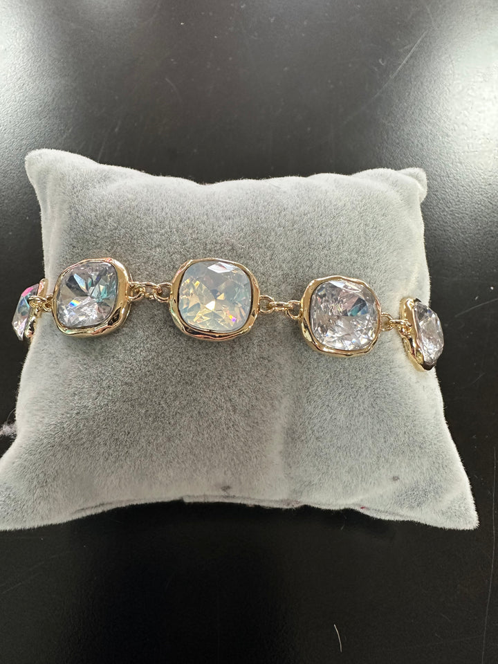 June’s Sq. Faceted Bracelet