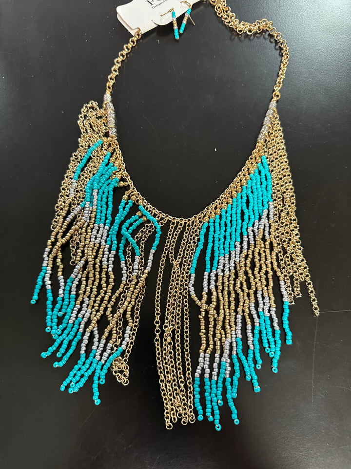 Leslie’s Necklace Set