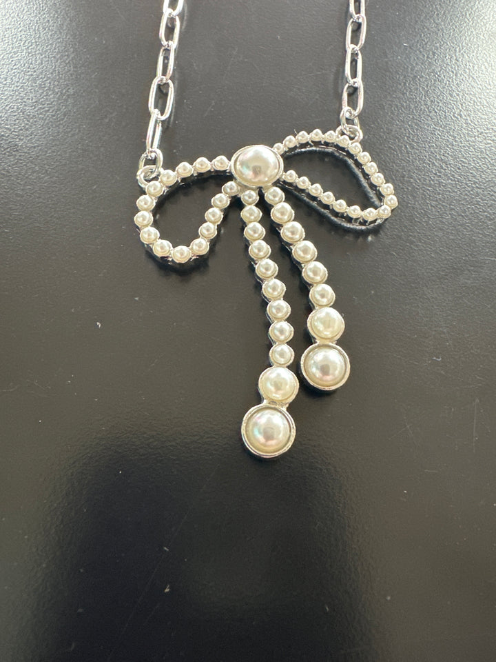 Rhinestone Bow Necklace